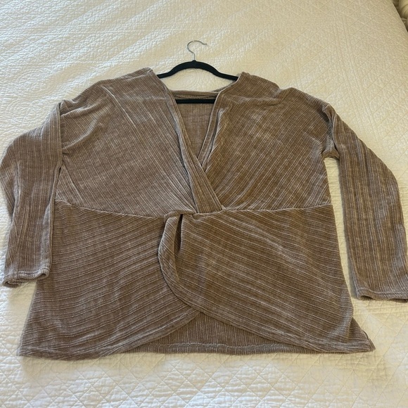 Easel Cream Velour Long Sleeve Top w/ Criss Cross Back. Size Medium. - Picture 9 of 11